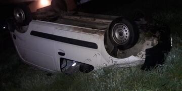 Dos policías volcaron en la ruta a la altura del Parque Industrial de Mar del Plata (Foto: 0223)