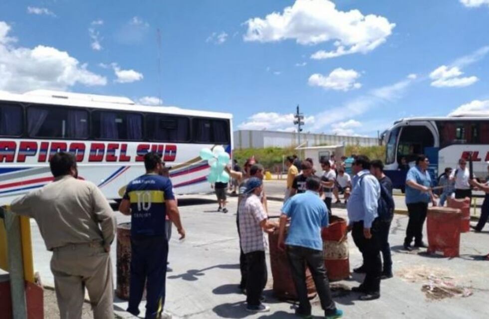 Cuarto día de paro: los trabajadores de El Rápido del Sud no saben cuando van a cobrar