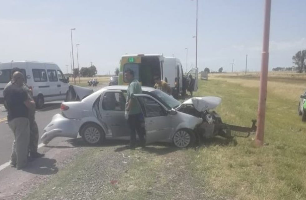 Tres autos colisionaron en el ingreso a Bajo Hondo