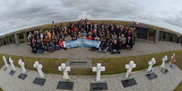 Homenajes a los veteranos y caídos en la Guerra de Malvinas en todo el país\u002E