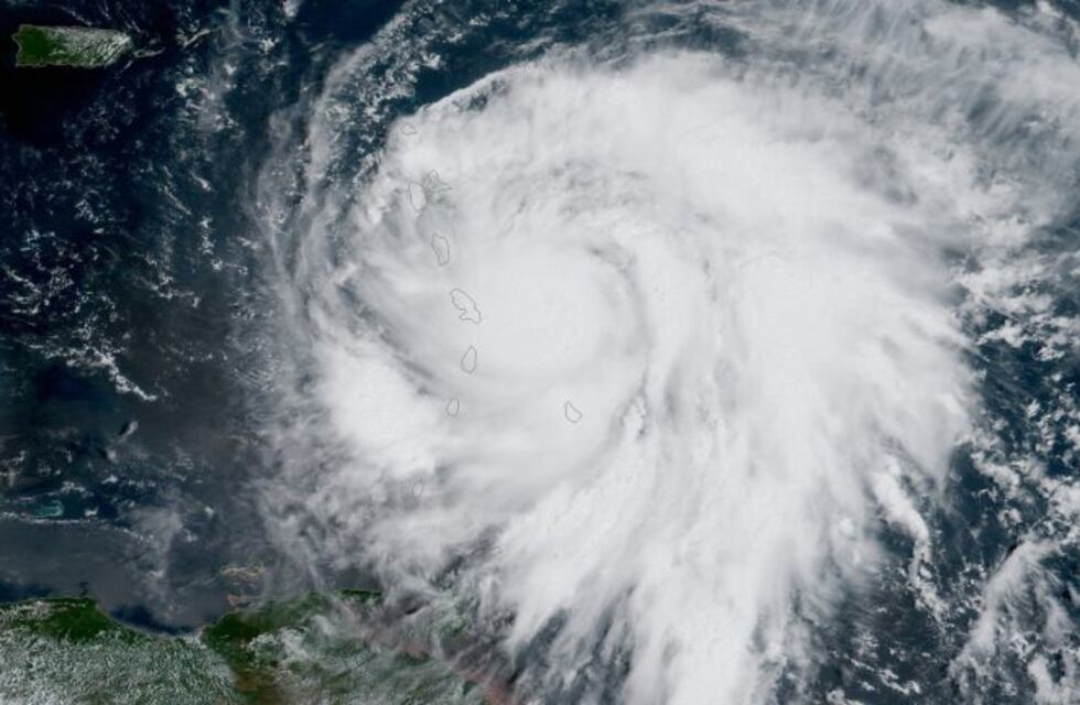 El huracán María ya alcanzó la categoría 5 y amenaza con repetir la destrucción que causó Irma en el Caribe