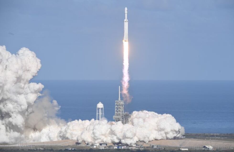 Falcon Heavy, el cohete más potente del mundo despegó con éxito