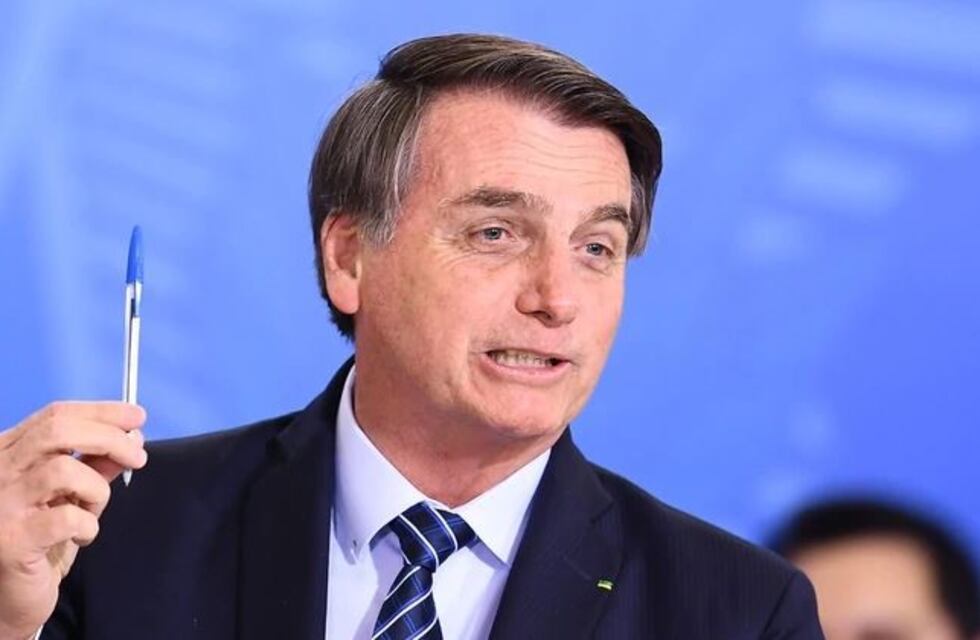 Insólito: Bolsonaro dejará de usar biromes "Bic" porque son de Francia