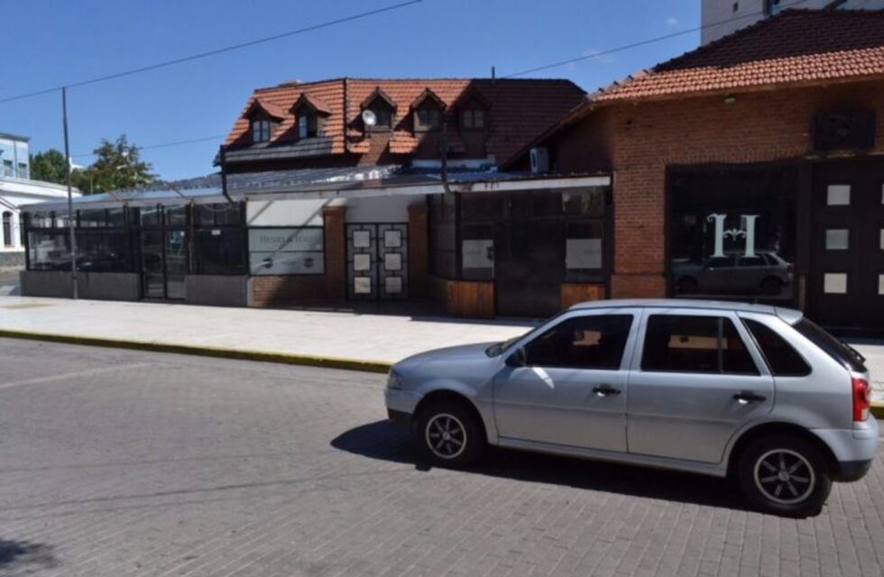 Denunció que el dueño de un conocido boliche puntano la manoseó