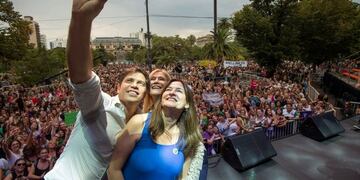 El gobernador Axel Kicillof junto a la vicegobernadora, Verónica Magario, y la ministra Estela Díaz (Gobierno PBA)