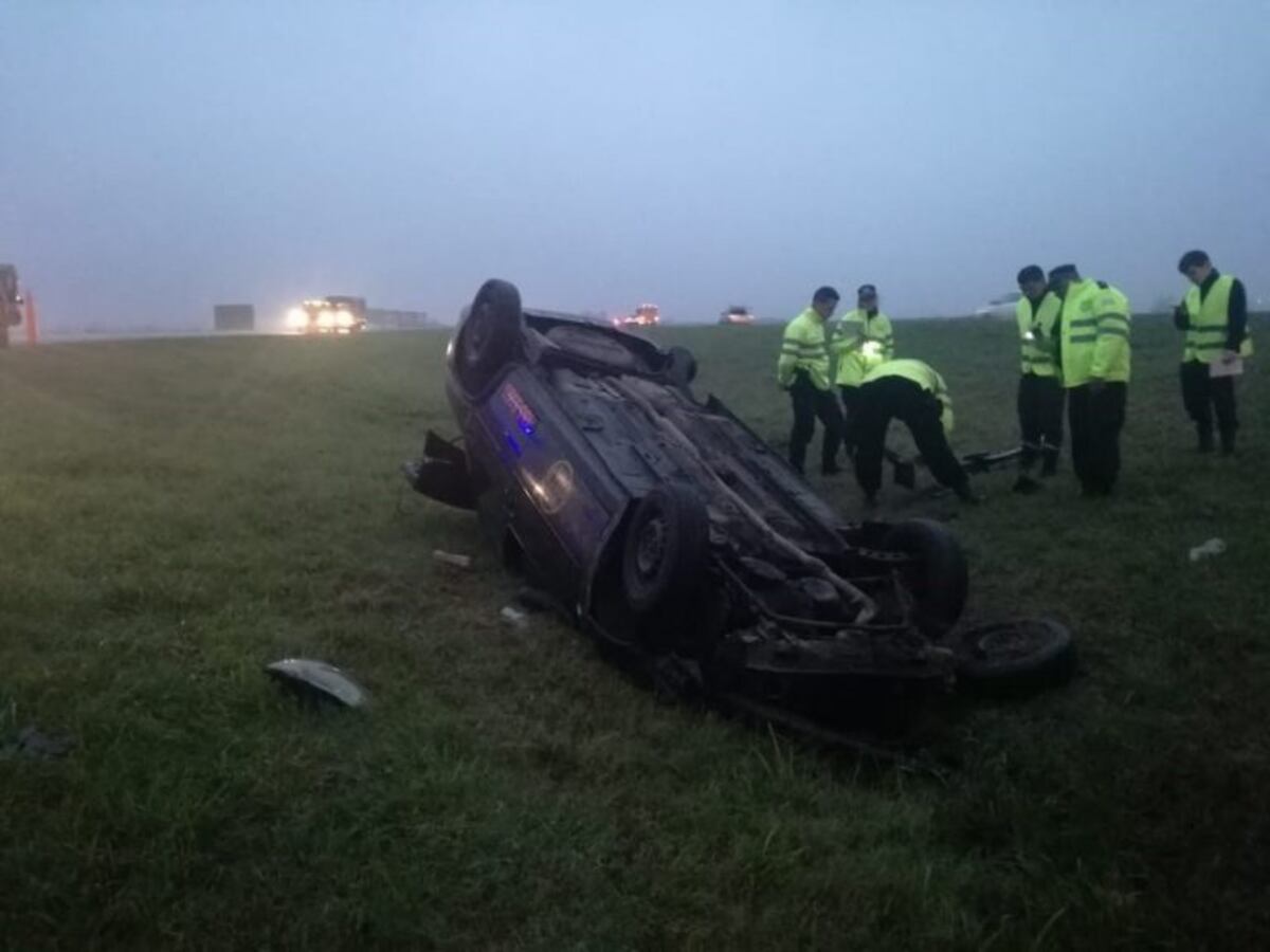 El vehículo quedó tirado sobre la mano que va hacia el oeste\u002E (@minsegsf)