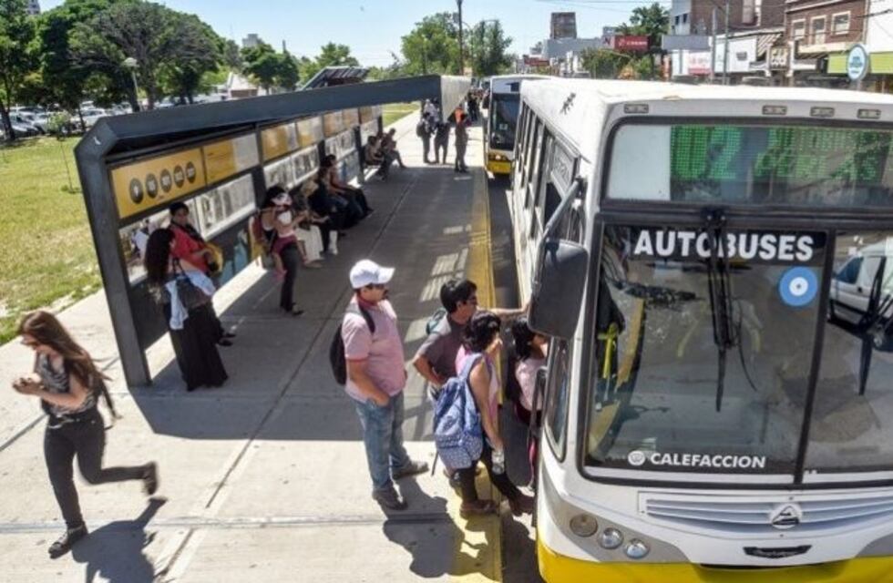 Un chofer recibió 12 días de suspensión por desviarse del recorrido para acercar a los alumnos a su escuela