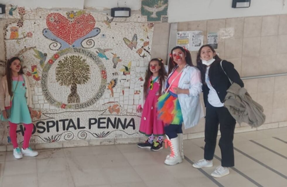 La “Compañia Había una vez” visitó hospitales en Bahía Blanca y entregó donaciones