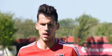 El defensor podría emigrar al exterior o pasar al club de Núñez\u002E (Archivo)