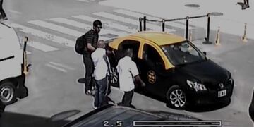 Mafia taxis en Ezeiza (Clarín)
