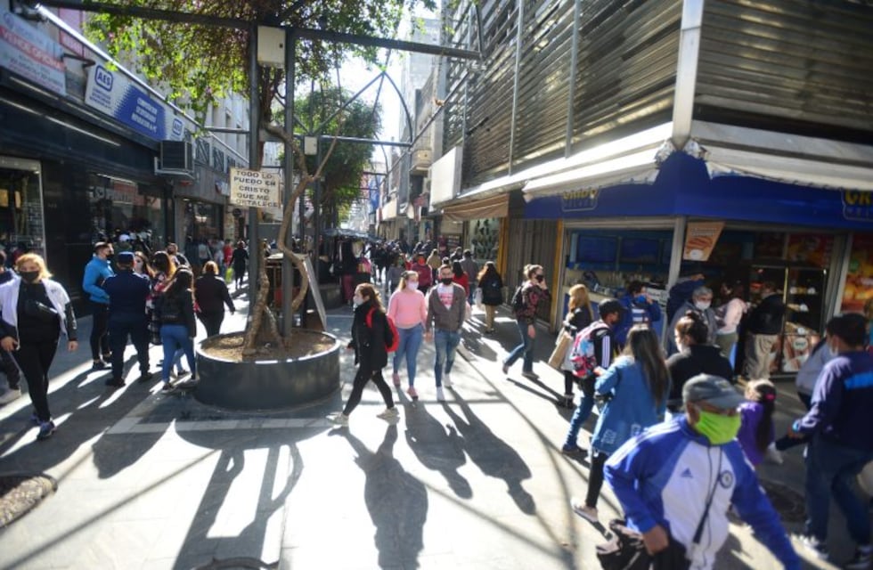 En fotos: desborde en el centro de la ciudad de Córdoba en la previa del Día del Padre