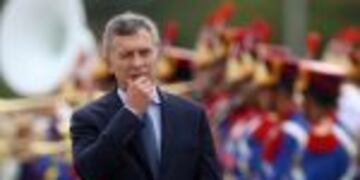 Argentine's President Mauricio Macri reviews an honor guard before meeting with his Brazilian counterpart Michel Temer at the Planalto Palace in Brasilia, Brazil February 7, 2017. REUTERS/Adriano Machado