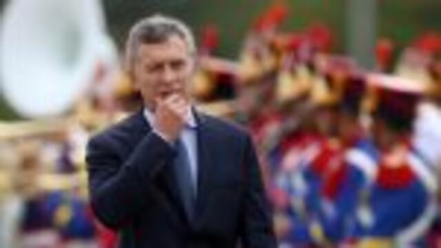 Argentine's President Mauricio Macri reviews an honor guard before meeting with his Brazilian counterpart Michel Temer at the Planalto Palace in Brasilia, Brazil February 7, 2017. REUTERS/Adriano Machado