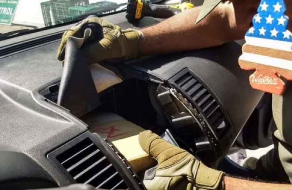 Detuvieron a dos personas que trasladaban 50 kilos de cocaína a Santiago