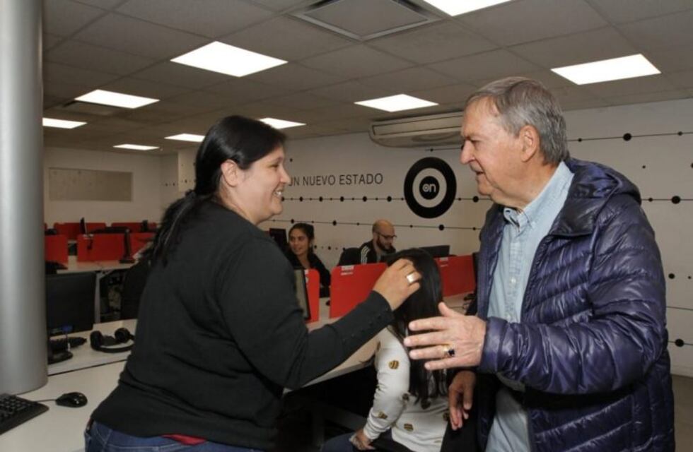 Schiaretti visitó un call center en el Día del Trabajador