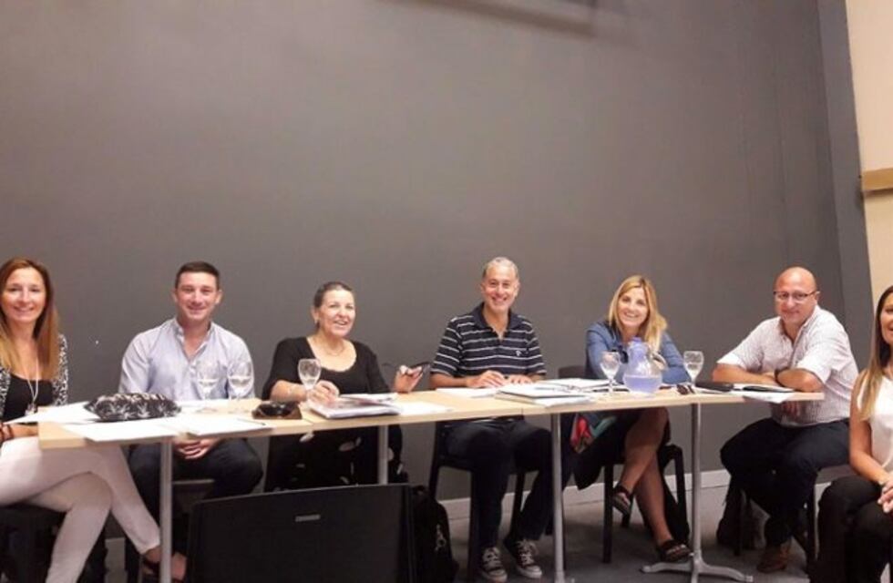 Capacitación a auxiliares de la educación