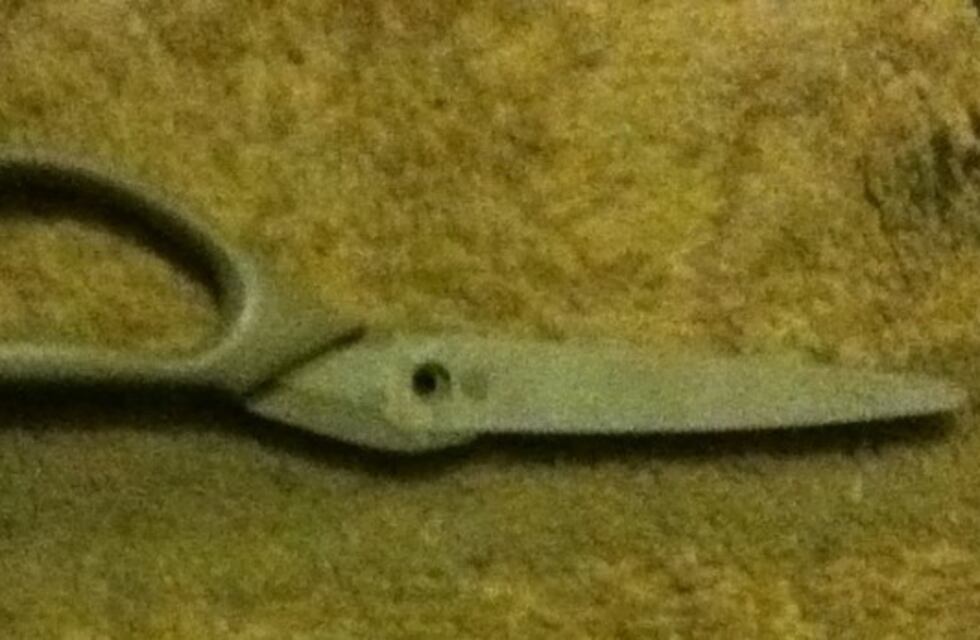 Amenazaba con una tijera a quienes se negaban a que les cuidara el coche