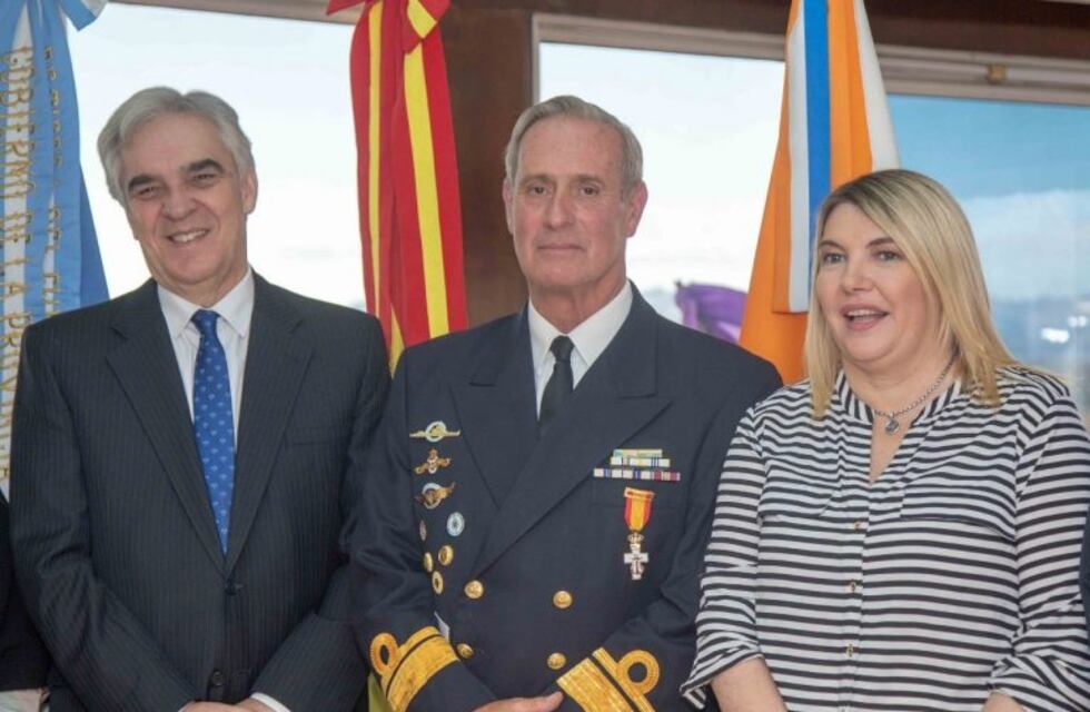 El reino de España condecoró al Contraalmirante Germán Arbizu y reconoció el trabajo de la Provincia