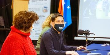 Funcionarios de gobierno se reúnen con la Asociación Cooperativa de Remis en Río Grande\u002E