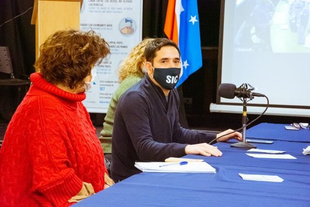 Funcionarios de gobierno se reúnen con la Asociación Cooperativa de Remis en Río Grande\u002E