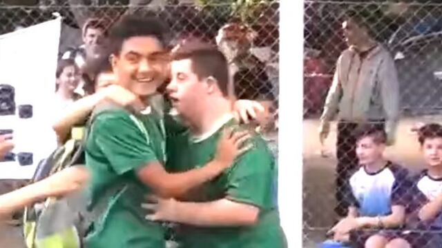 Lorenzo Barzola y el festejo con sus compañeros de Barrio Parque\u002E