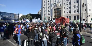 El Ministerio de Desarrollo acordó armar "una mesa de trabajo" con los movimientos sociales