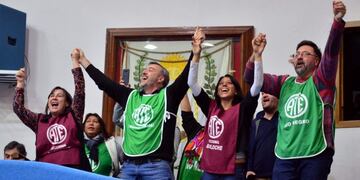 El secretario de ATE, Rodolfo Aguiar festejó junto a sus compañeros la aprobación del proyecto\u002E