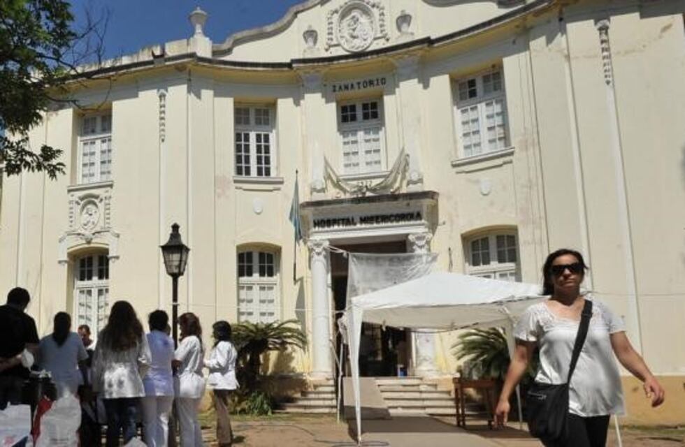 Murió al chocar contra un poste de cemento