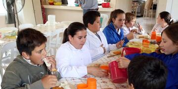 Aumentaron el presupuesto para raciones en comedores escolares.
