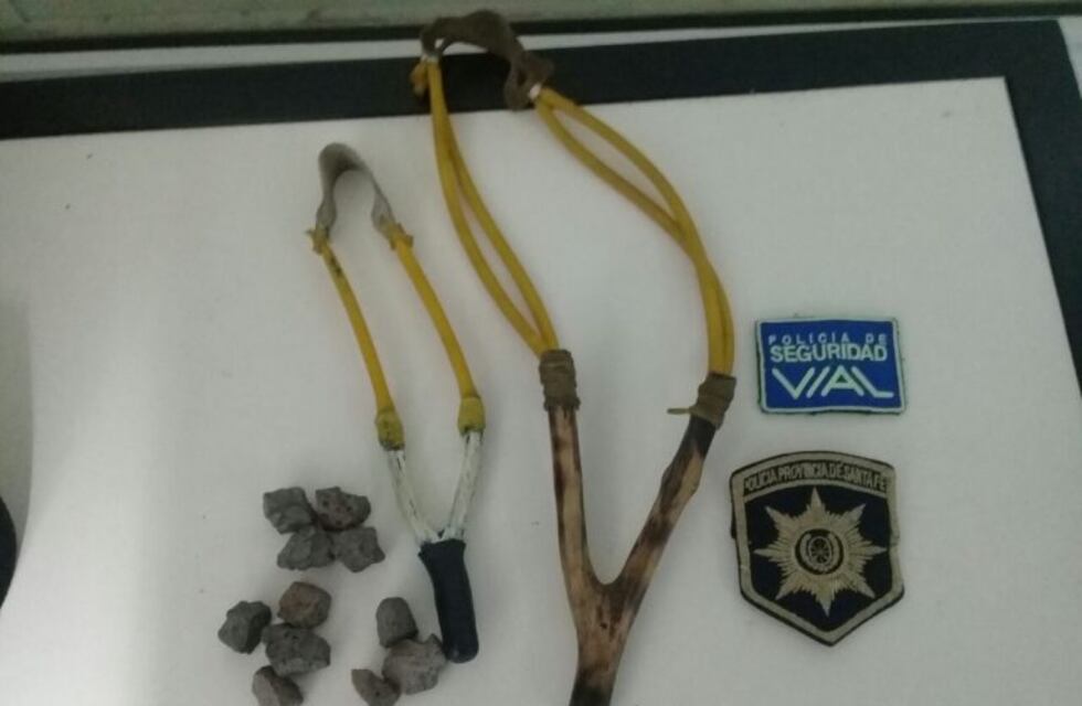 Demoraron a dos menores tras las denuncias de vehículos apedreados en la autopista a Santa Fe