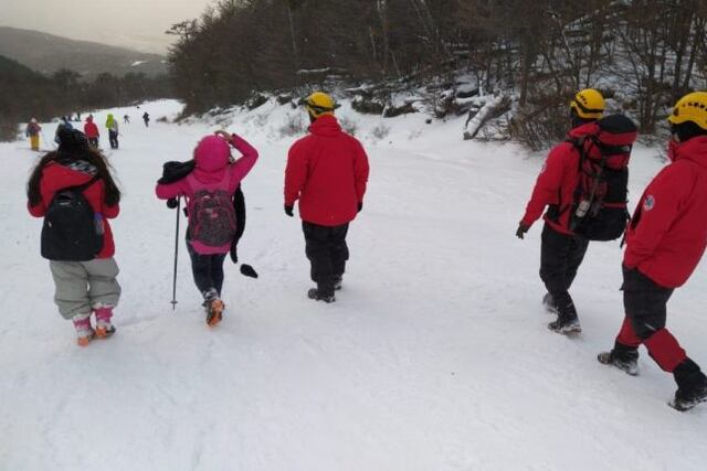 Defensa Civil en auxilio en el Glaciar Martial