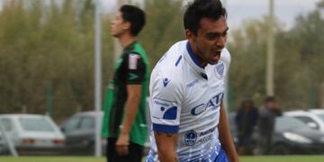 Lucas Agüero (2), el goleador de Godoy Cruz festeja el segundo tanto del Toma ante San Martín de San Juan, con quien igualó en el partido disputado este viernes en Reserva\u002E