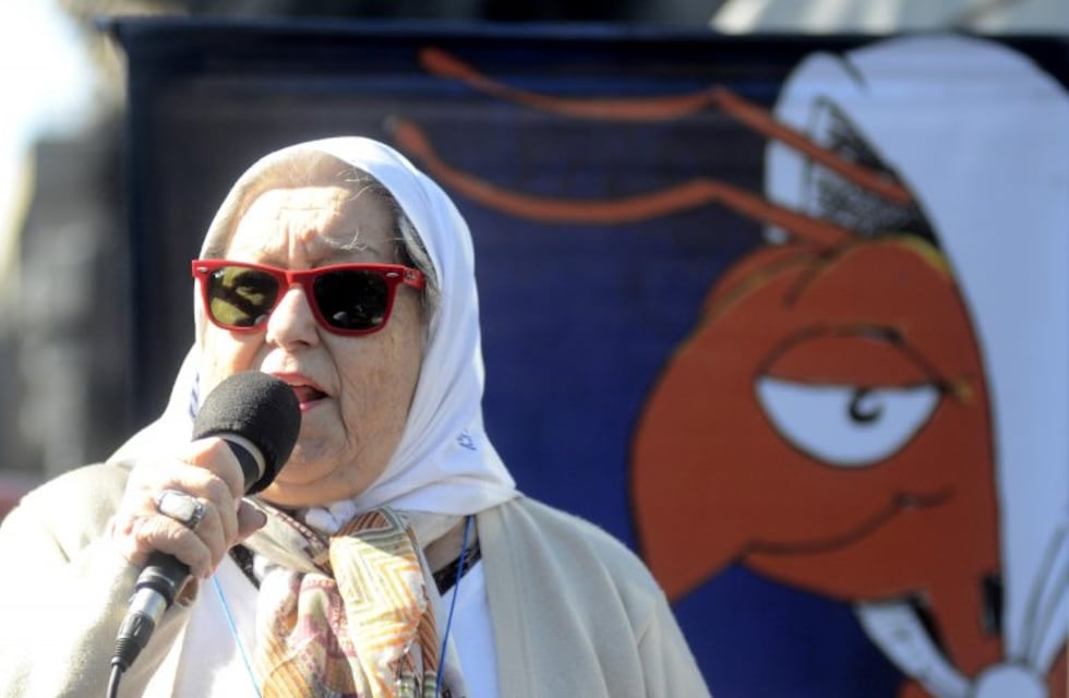 Hebe de Bonafini: "Tenemos que escupir a los agentes de las fuerzas de seguridad"