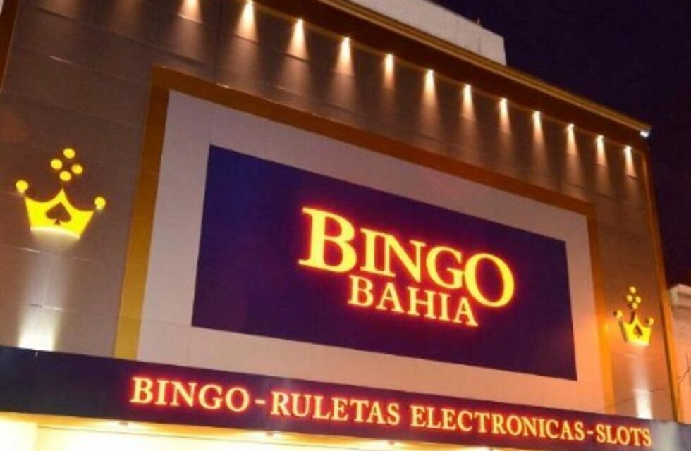 Brutal pelea de trapitos afuera del Bingo de Bahía: un bombero herido