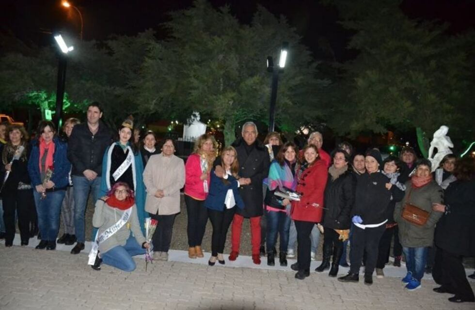 Homenaje a las madres en la Plaza de la Mujer