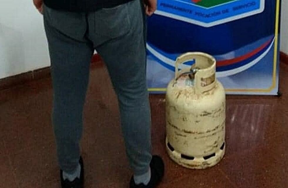 Una vecina de Iguazú entregó una garrafa robada que el hijo dejó en su casa