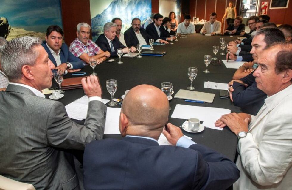 Arcioni coordina el temario hidrocarburífero que llevará ante Nación