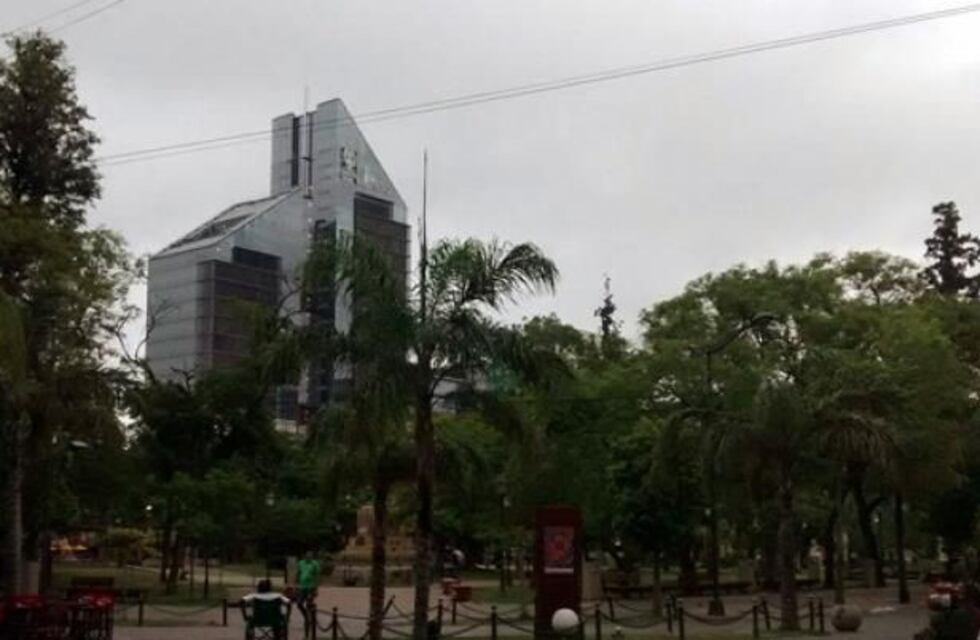 La lluvia podría llegar este lunes a Santiago