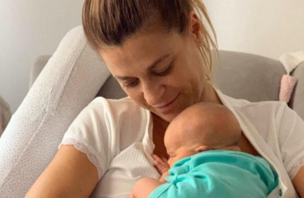 Eugenia Tobal publicó una foto amamantando a su bebé y mostró cómo fue su primer encuentro