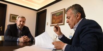 Cornejo se reunió con Frigerio y firmó los cambios en el Pacto Fiscal