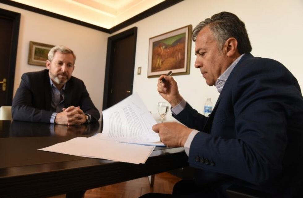 Cornejo se reunió con Frigerio y firmó los cambios en el Pacto Fiscal