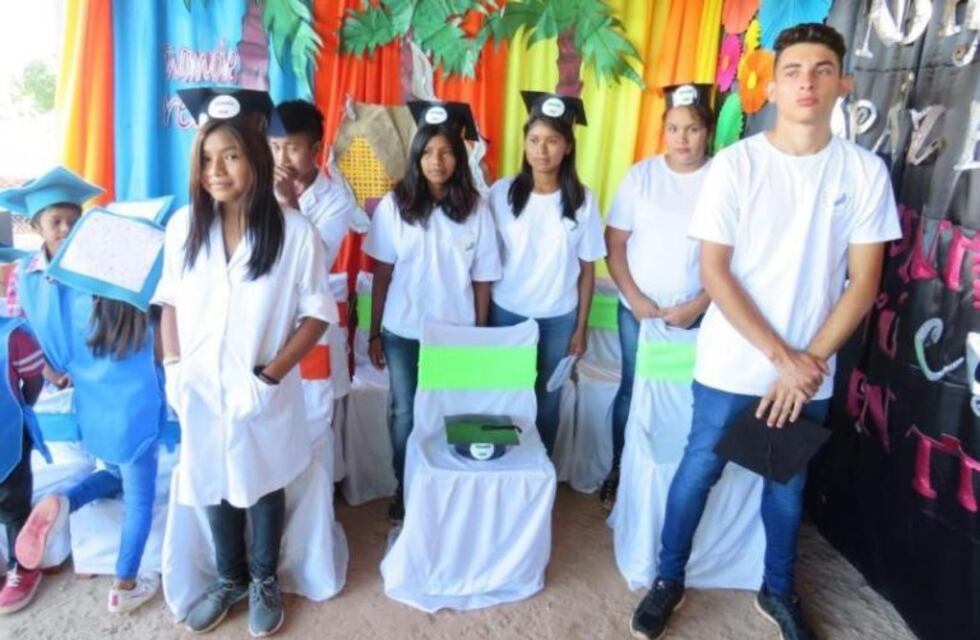 Se graduaron estudiantes de escuela bilingüe de la aldea mbyá Guapoy