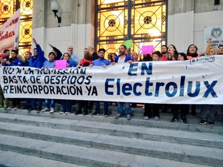 Rechazo judicial al desalojo de trabajadores de Electrolux (@seniales)