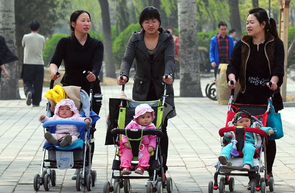 China autorizará tener hasta 3 hijos por familia