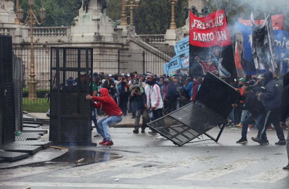 Para Patricia Bullrich hubo "un ataque armado para impedir la sesión"