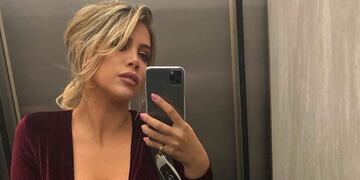 A Wanda Nara se le corrió la bata y quedó al borde de la censura en Instagram