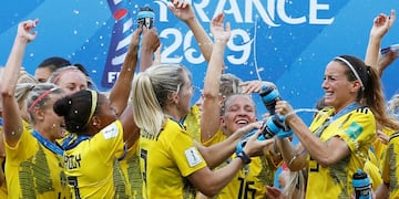 NOG\u002E Nice (France), 06/07/2019\u002E- Sweden players celebrate after winning the FIFA Women's World Cup 2019 soccer match for third place between England vs Sweden in Nice, France, 06 July 2019\u002E (Mundial de Fútbol, Francia, Suecia, Niza) EFE/EPA/SEBASTIEN NOGIER