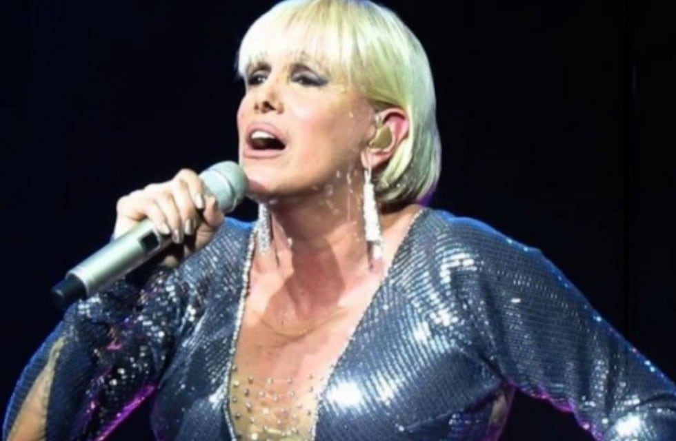 Valeria Lynch y César "Banana" Pueyrredón, juntos en una Fiesta de la Mujer de la región