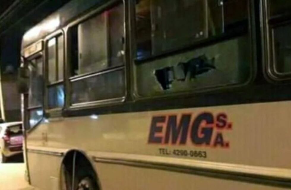 Un colectivero la secuestró y para escapar tuvo que saltar por la ventanilla