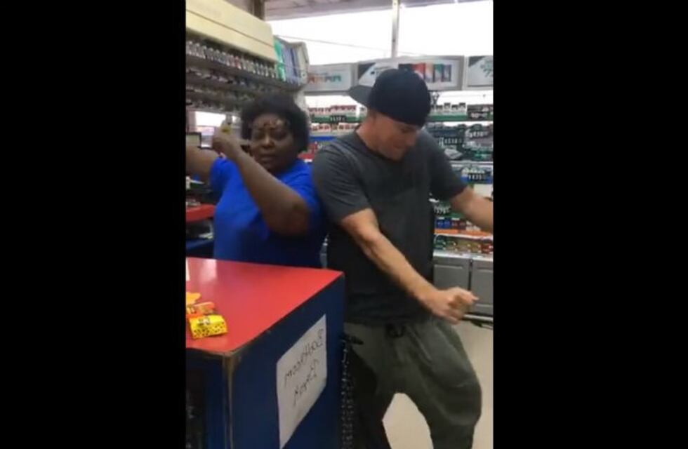 El sensual baile de Channing Tatum con la cajera de una gasolinera